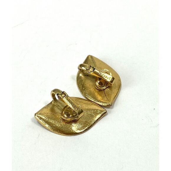 Crown Trifary Clip Ons Earrings Gold Tone Leaves Signed Vintage - Picture 16 of 16